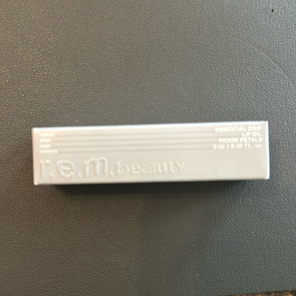 BNIB r.e.m. beauty essential drip lip oil travel size